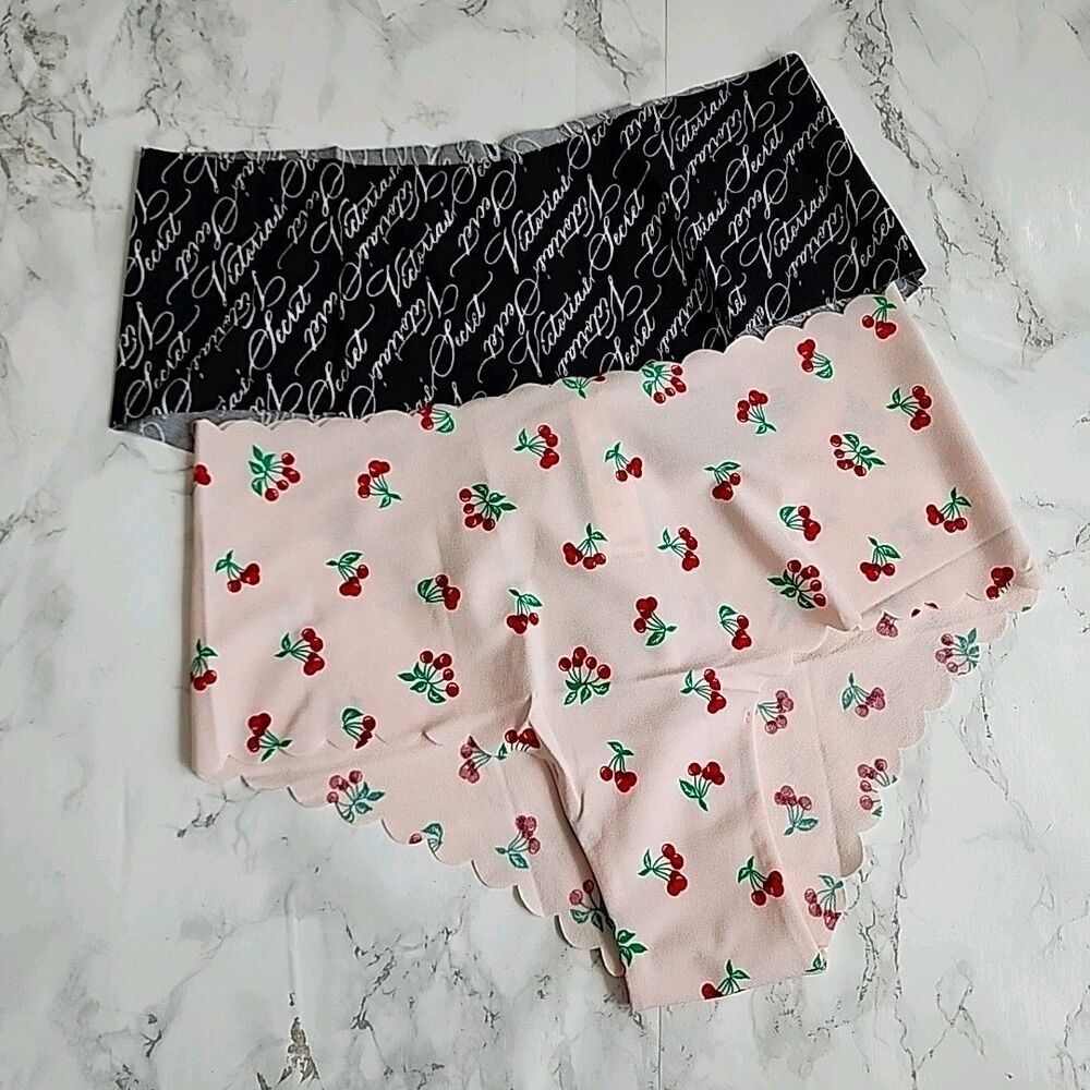 2 Victoria' s Secreet  no show cheeky Panties